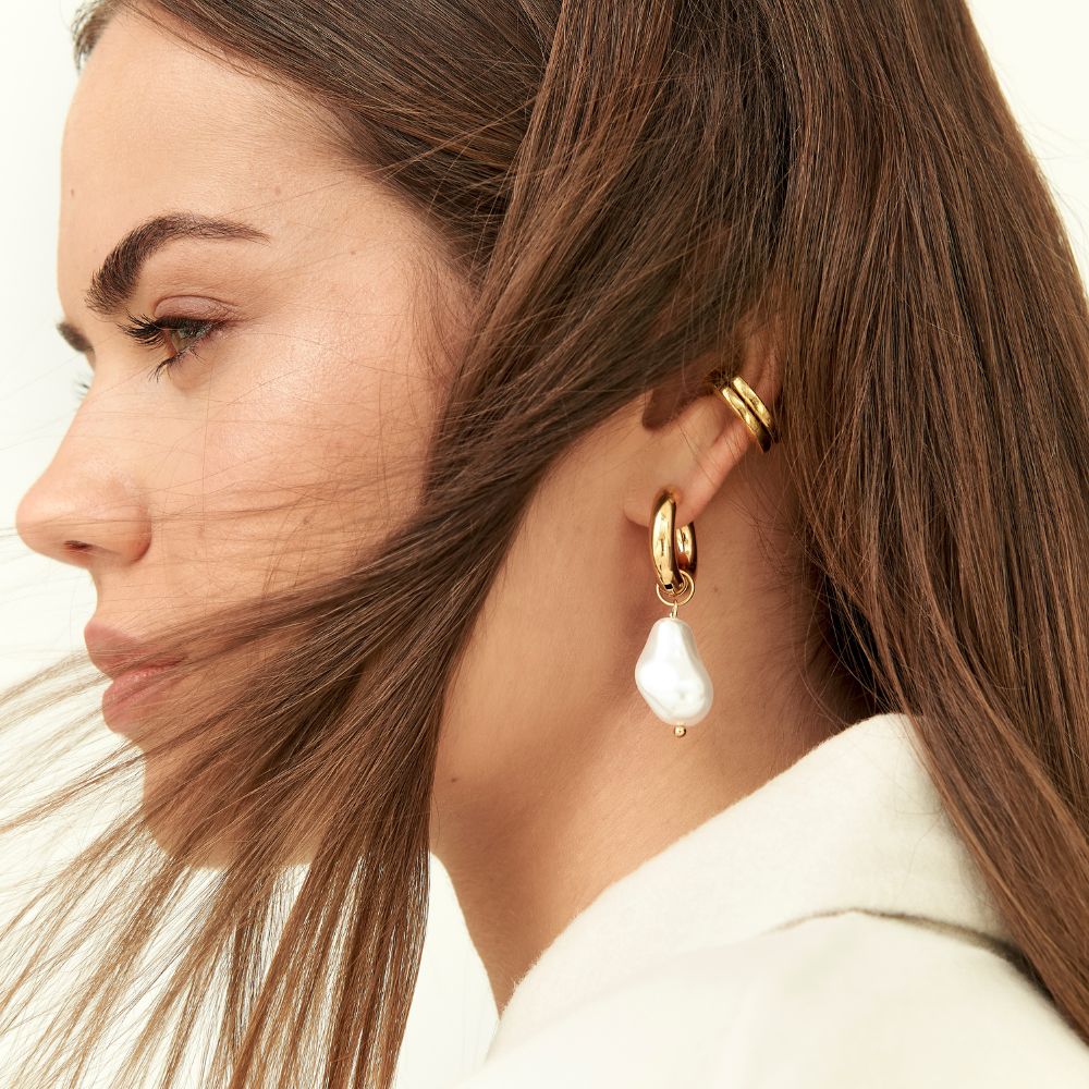 CIRA HOOPS EARRINGS